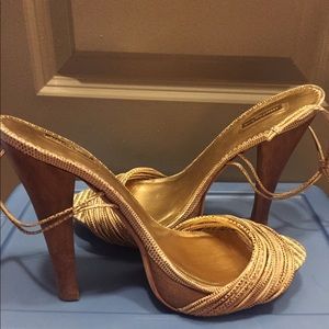 Report Signature Heels