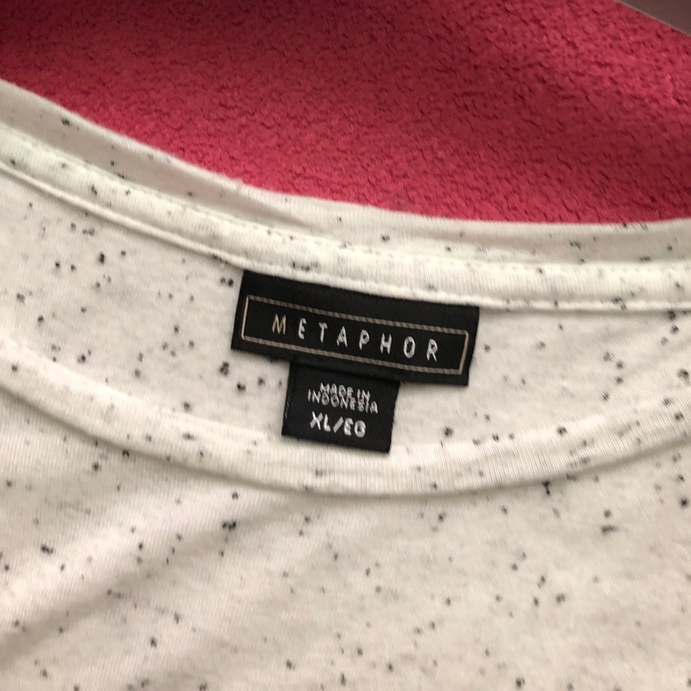 Loose Metaphor shirt in size XL used once - Picture 2 of 4