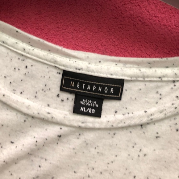 Loose Metaphor shirt in size XL used once - Picture 2 of 4