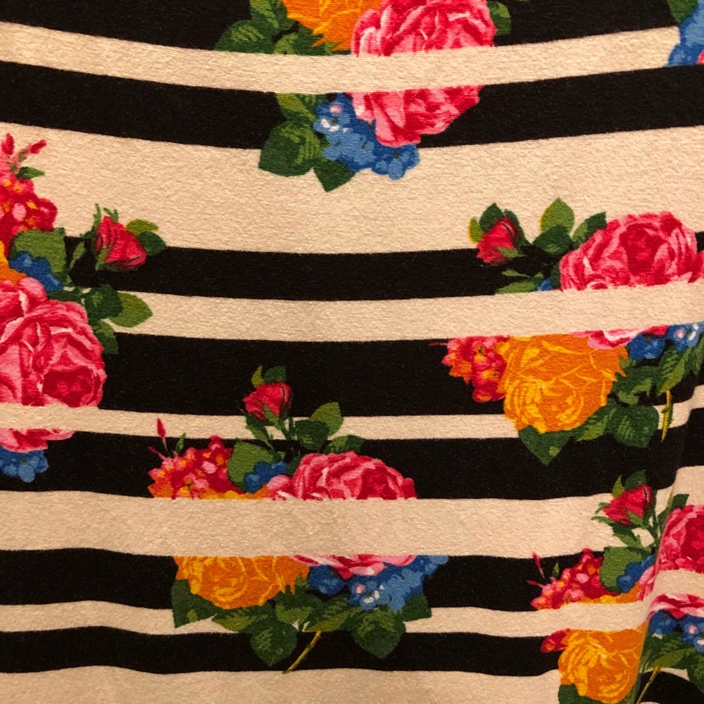 LuLaRoe Julia “THE Julia” 3XL Striped Floral NWT - Picture 5 of 5