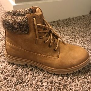 Brand new Cliffs by White Mountain boot size 9