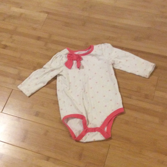 A polka dot long sleeve onesie - Picture 1 of 6