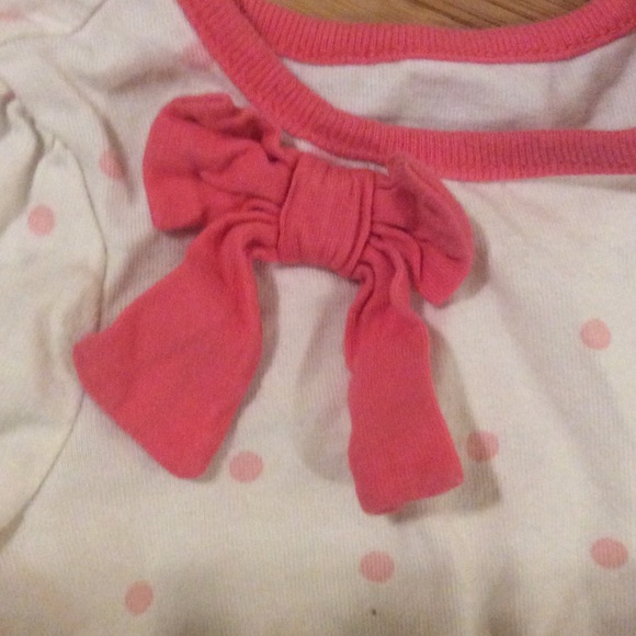 A polka dot long sleeve onesie - Picture 2 of 6