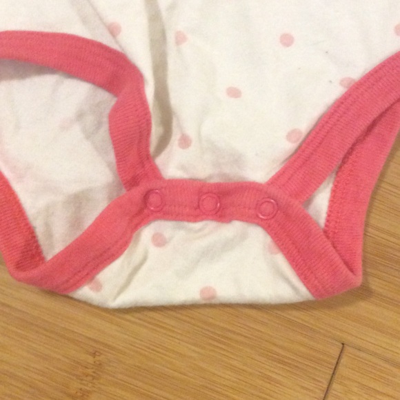 A polka dot long sleeve onesie - Picture 3 of 6