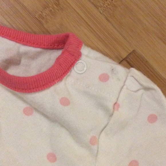 A polka dot long sleeve onesie - Picture 4 of 6