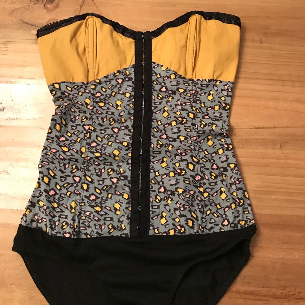 URBAN OUTFITTERS bodysuit