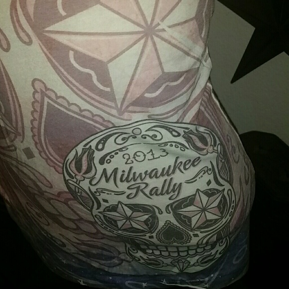 Juniors Hot Leathers Vneck Tee - Picture 3 of 7