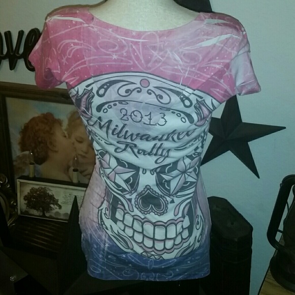 Juniors Hot Leathers Vneck Tee - Picture 4 of 7