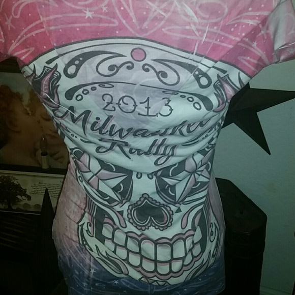 Juniors Hot Leathers Vneck Tee - Picture 5 of 7