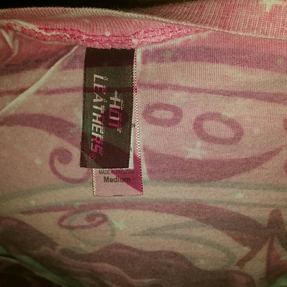 Juniors Hot Leathers Vneck Tee - Picture 6 of 7