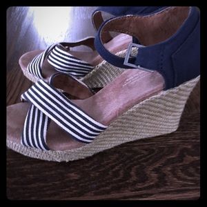 Toms wedges