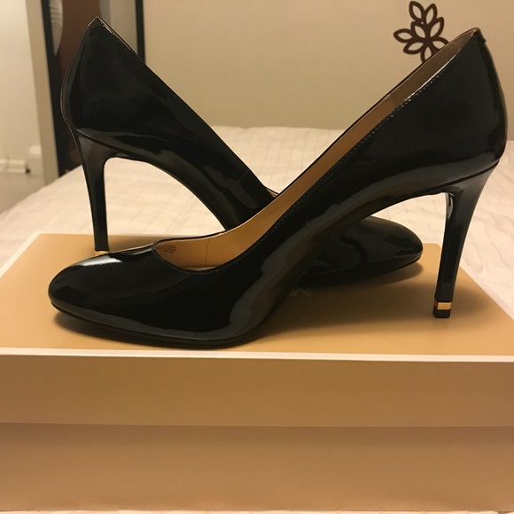Michael Kors Shoes - MICHAEL Michael Kors Ashby Flex Pumps in Black
