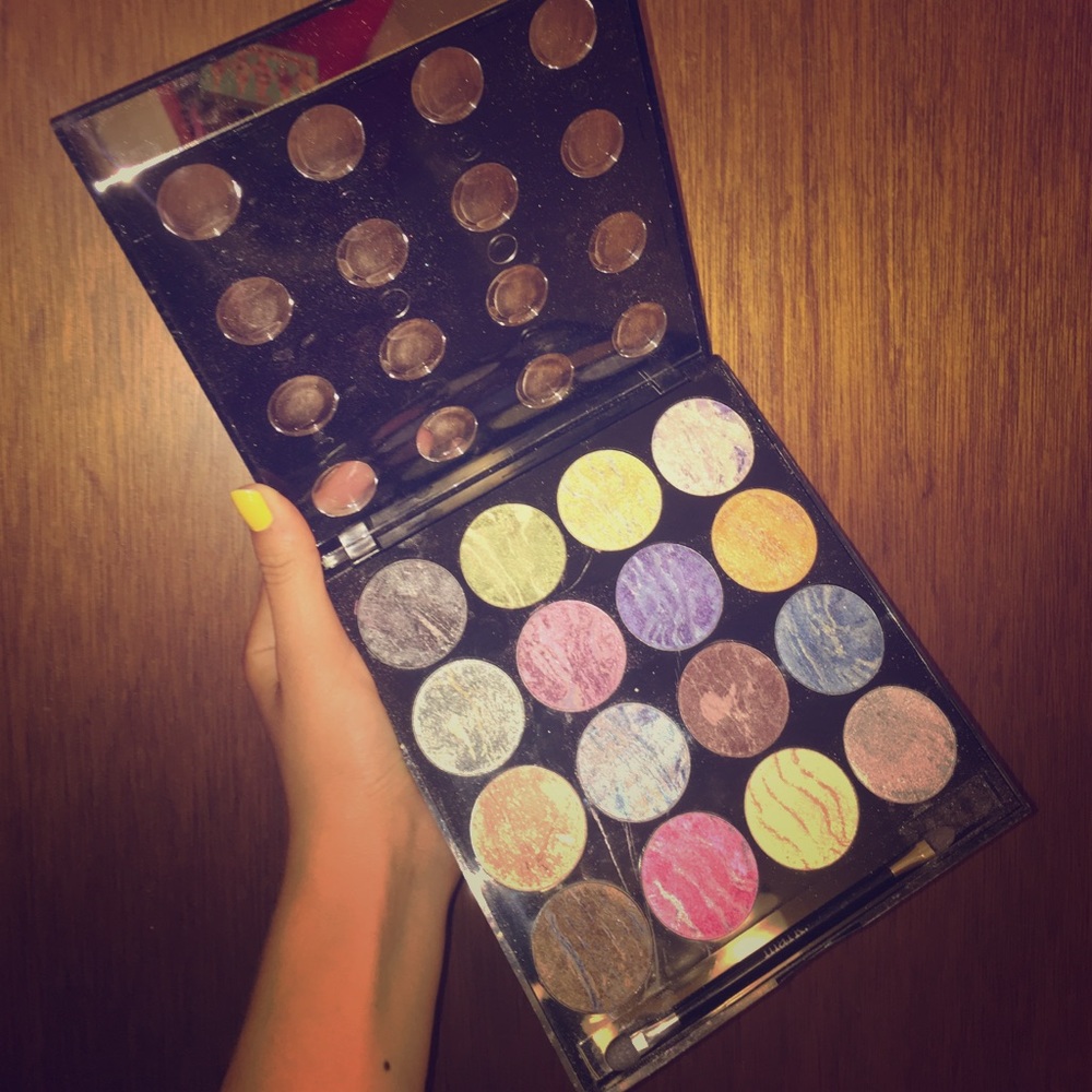 mark. Eye Daydream of Glam Eyeshadow Palette