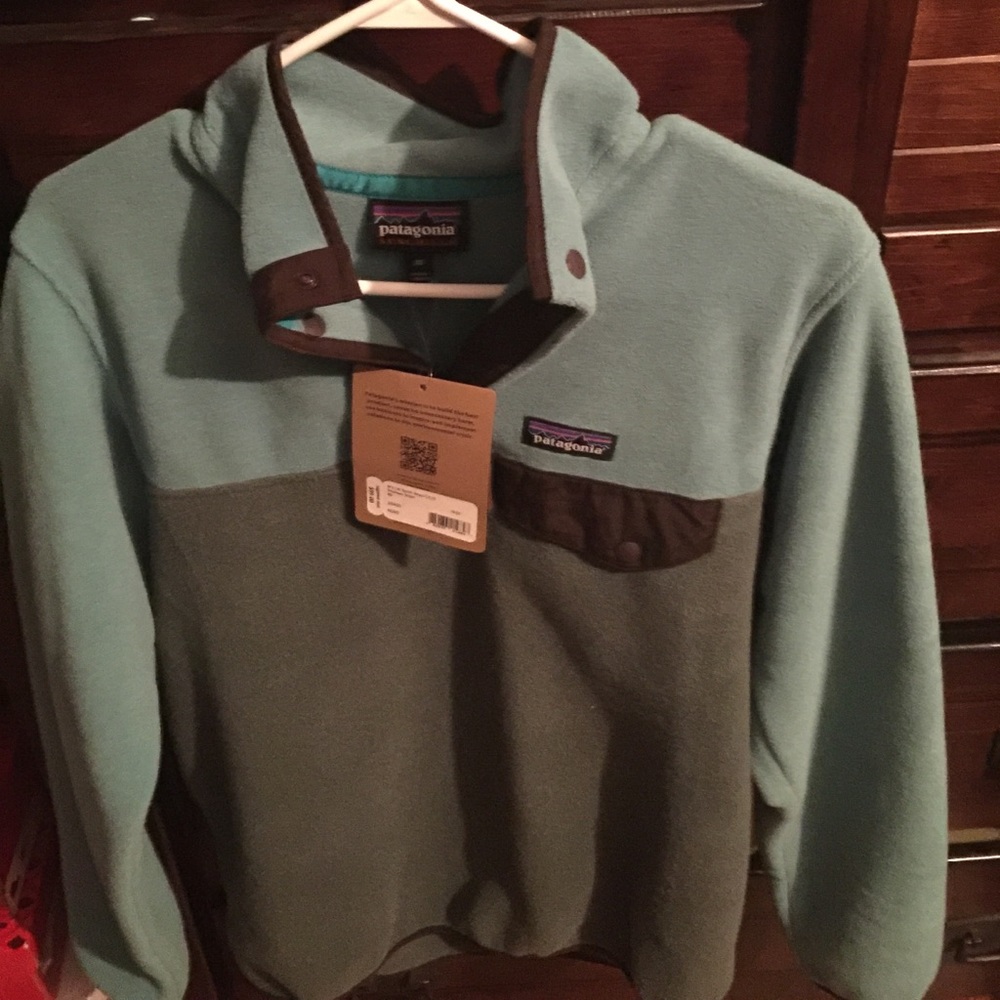 Two toned fleece pull over