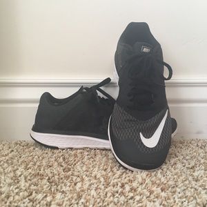 Nike FS Lite Run 3 Sneakers