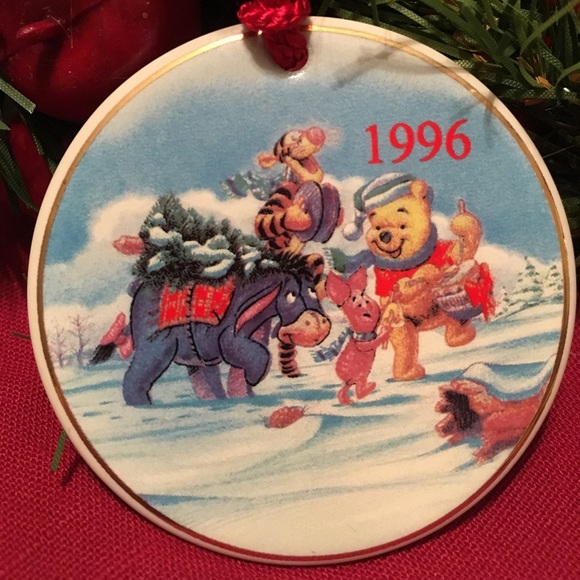 🔴🎄COLLECTABLE DISNEY WINNIE THE POOH ORNAMENT!! - Picture 2 of 4