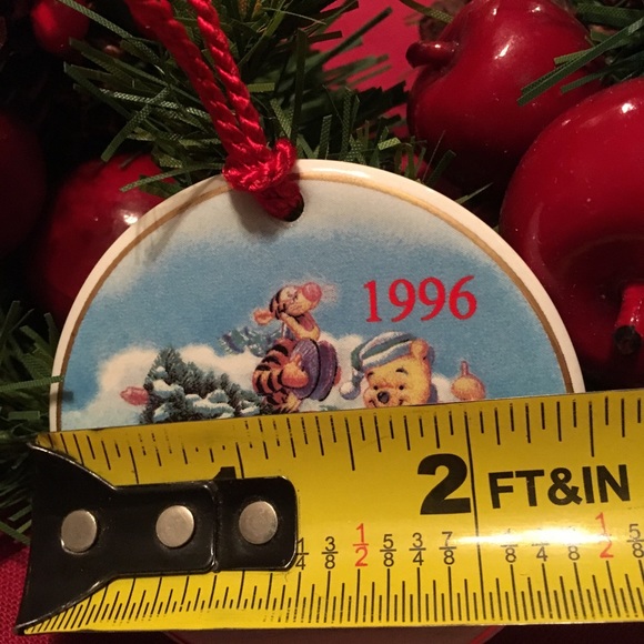 🔴🎄COLLECTABLE DISNEY WINNIE THE POOH ORNAMENT!! - Picture 4 of 4