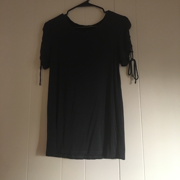 American Eagle Soft and Sexy Lace Up Sleeve Shirt - Picture 1 of 3