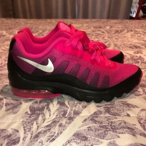NWOT Nike Air Max Shoes