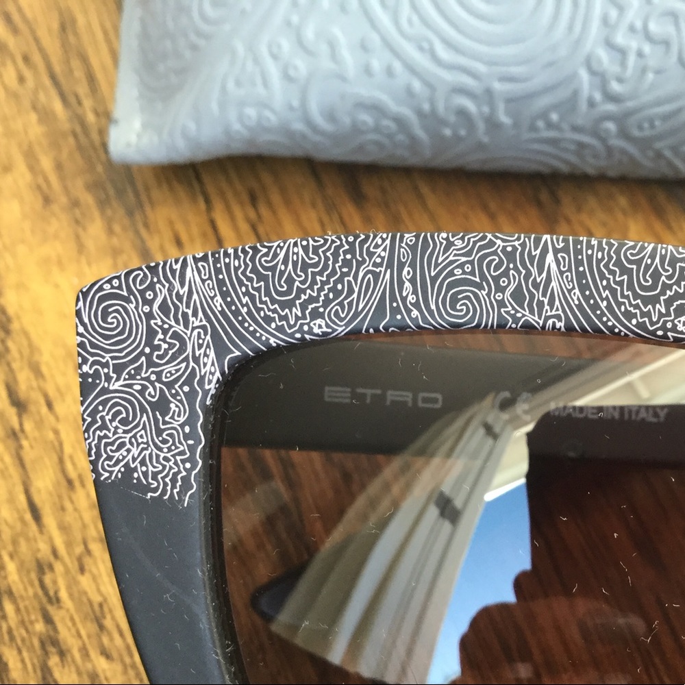 Sunglasses - Picture 5 of 5