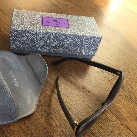 Sunglasses - Picture 3 of 5