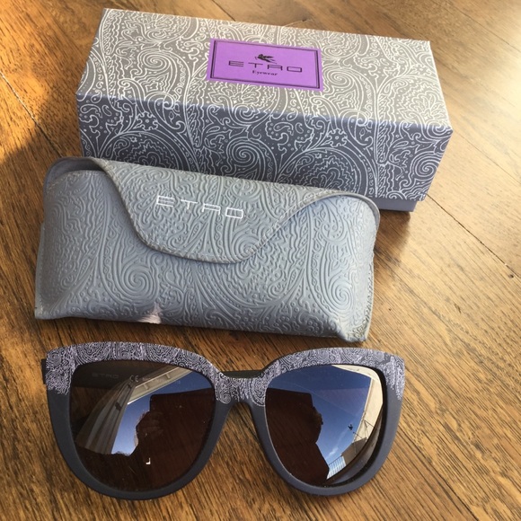 Sunglasses - Picture 4 of 5