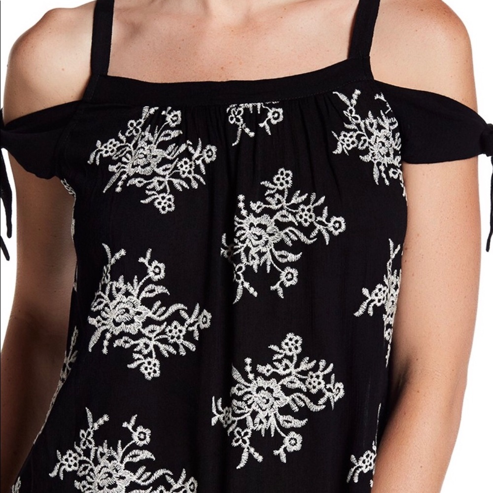 Bobeau Cold Shoulder Blouse - Picture 3 of 3