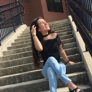 Meet your Posher, Adaly