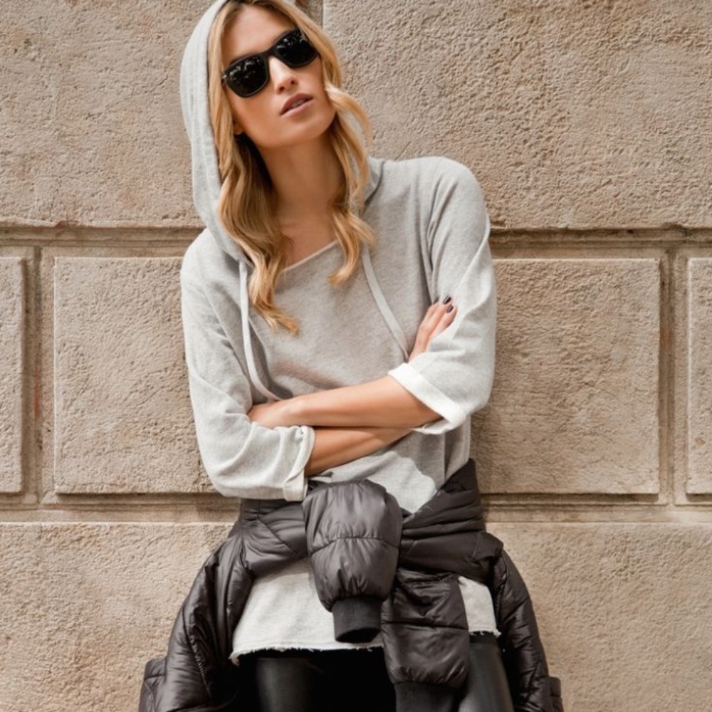 OVERSIZED HOODIE WITH POCKETS