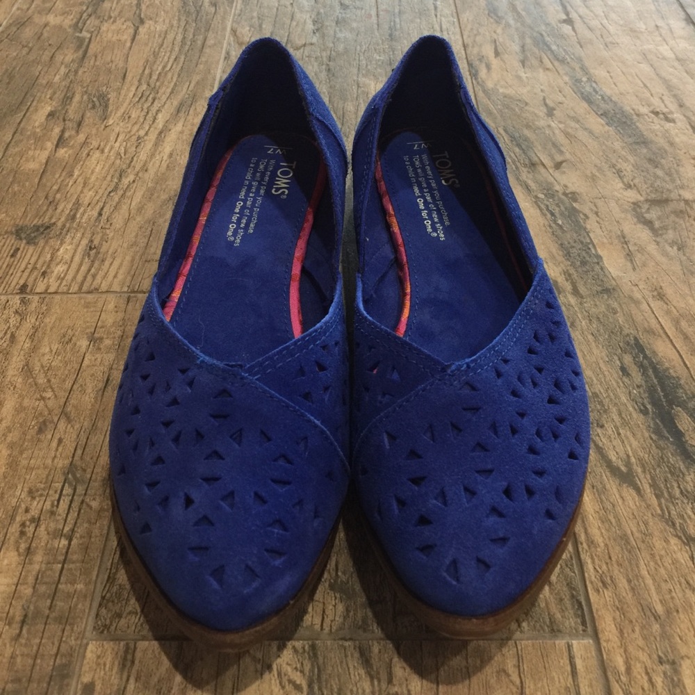 Tom’s Suede Jutti Flats