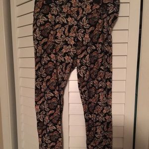 LuLaRoe Tall & Curvy Leggings
