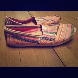 Toms