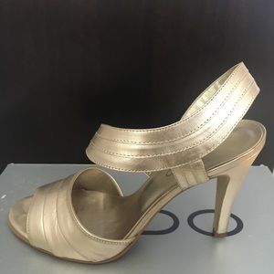 SHOE FEST 🎉 ALDO gold leather sandals Sz 37/7 ✨✨