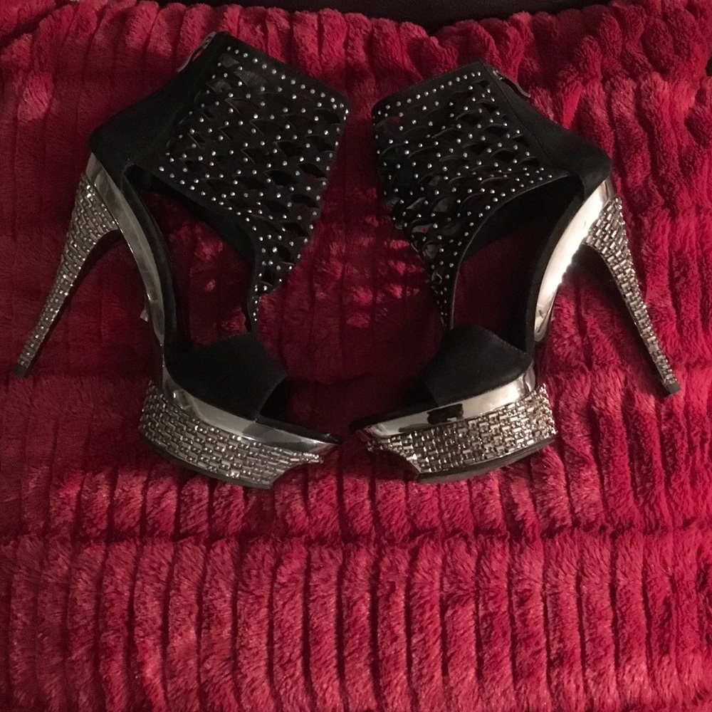 Chinese Laundry Corkscrew open toe shoes