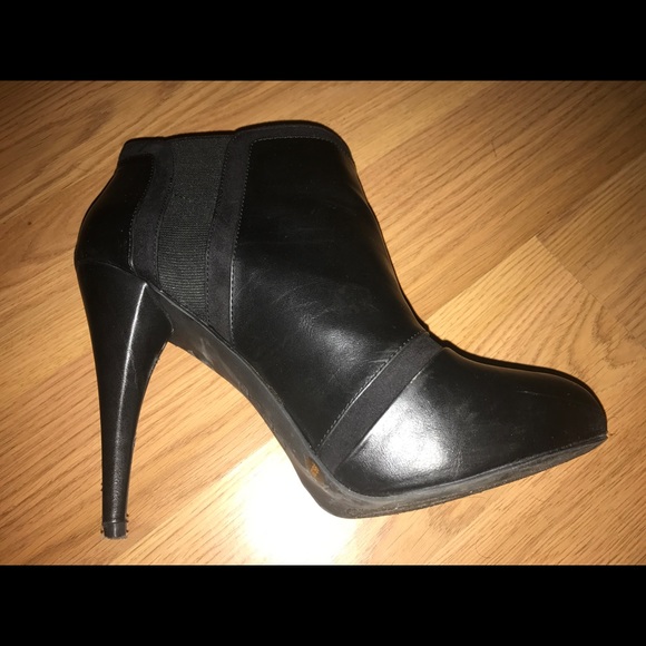 Black BCBG Paris Black Lyons ankle booties - Picture 3 of 8