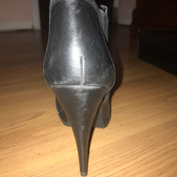 Black BCBG Paris Black Lyons ankle booties - Picture 4 of 8