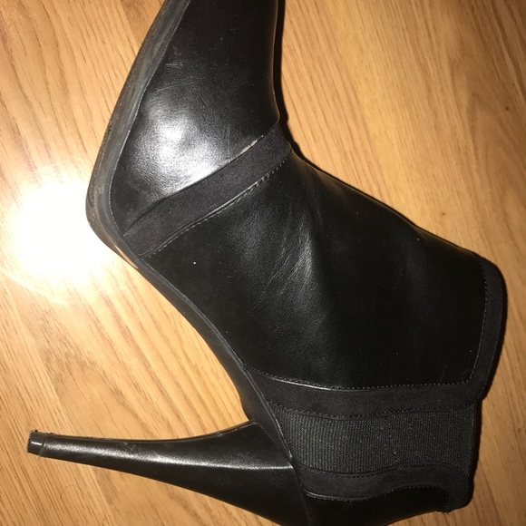 Black BCBG Paris Black Lyons ankle booties - Picture 6 of 8