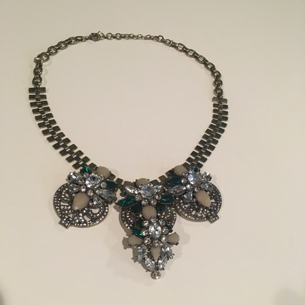 Statement necklace