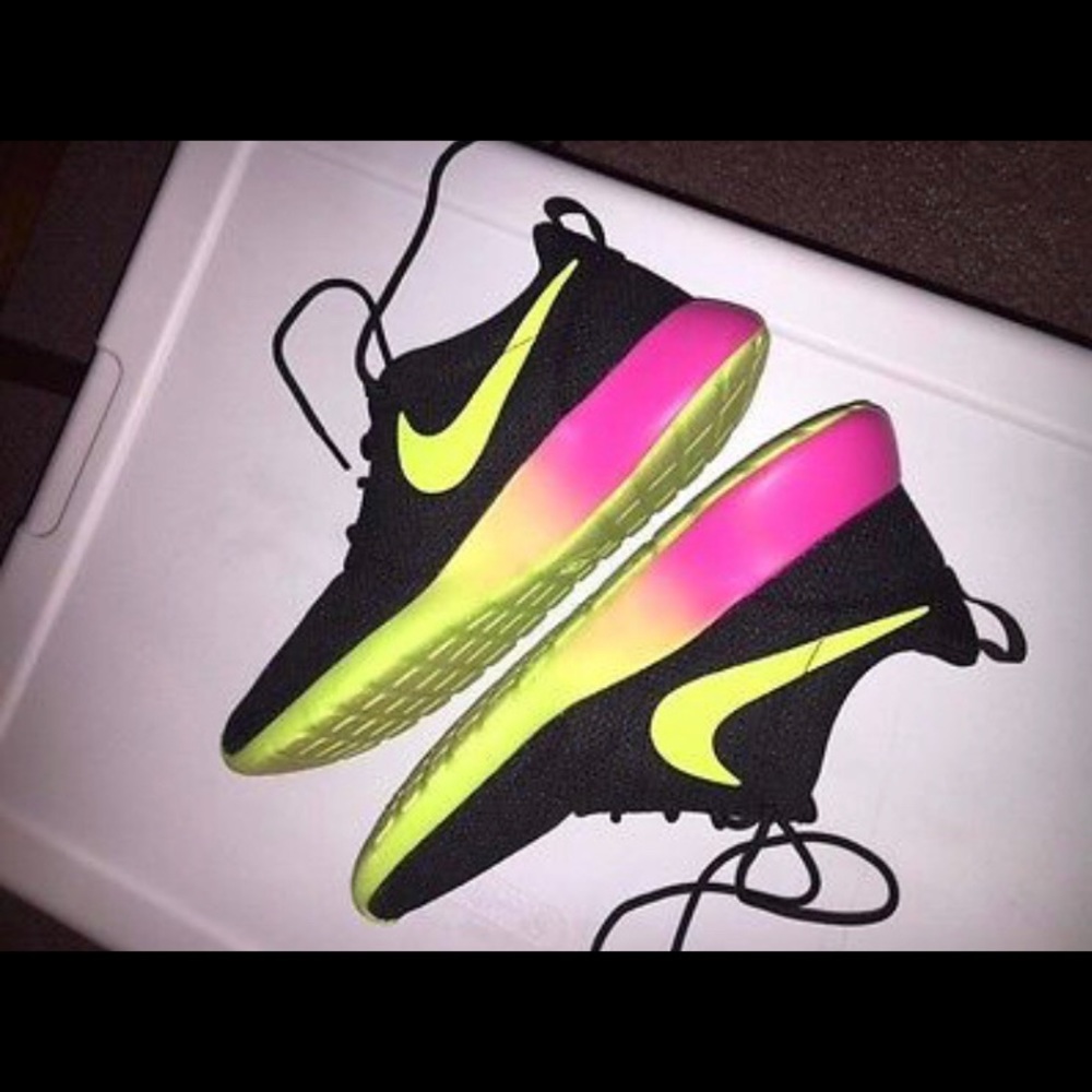 Women’s Nike Roshe Customized Size 7