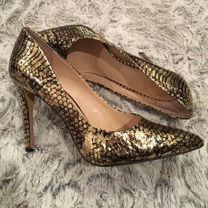 Vince Camuto Gold/Black Pumps