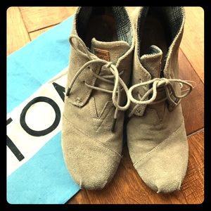 TOMS desert wedge in taupe suede.