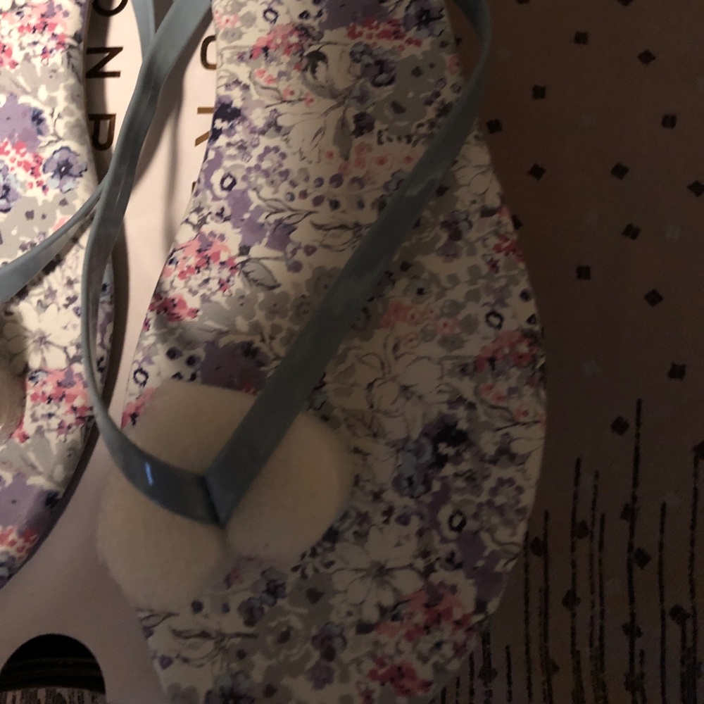 NWT flip flops - Picture 3 of 3