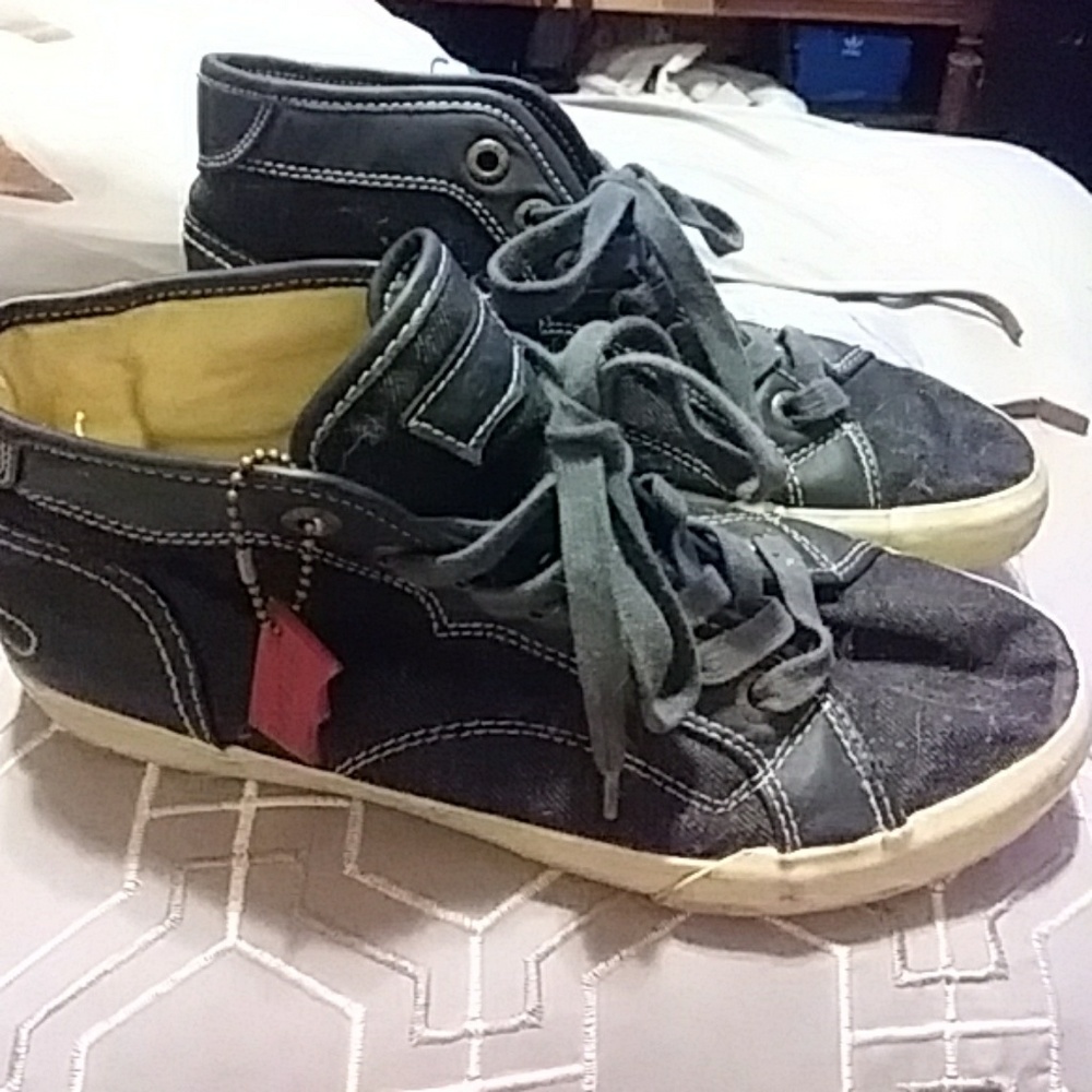 Excellent condition LEVI high topd