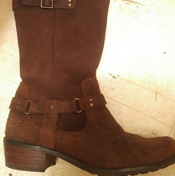 **SOLD**  Kids youth size 4 UGG Boots - Picture 1 of 8
