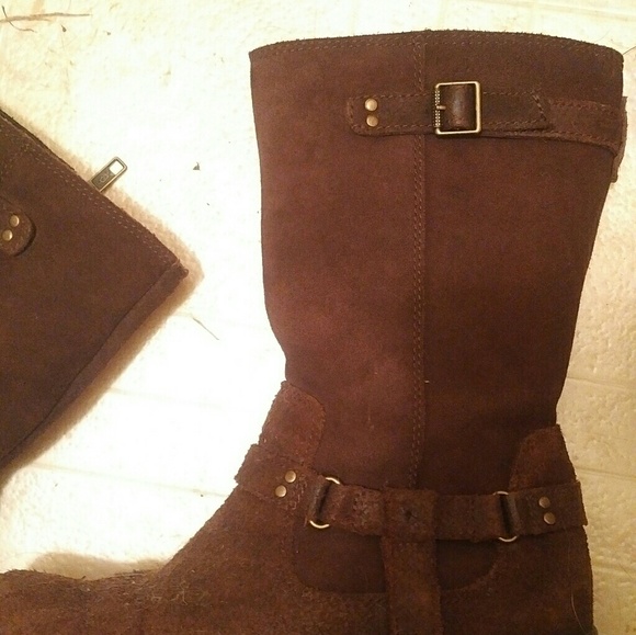 **SOLD**  Kids youth size 4 UGG Boots - Picture 2 of 8