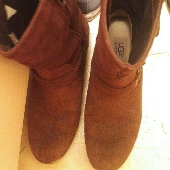 **SOLD**  Kids youth size 4 UGG Boots - Picture 4 of 8