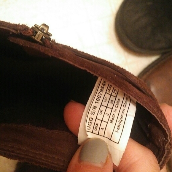 **SOLD**  Kids youth size 4 UGG Boots - Picture 5 of 8