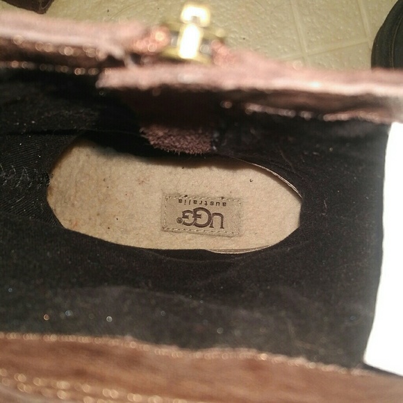 **SOLD**  Kids youth size 4 UGG Boots - Picture 7 of 8