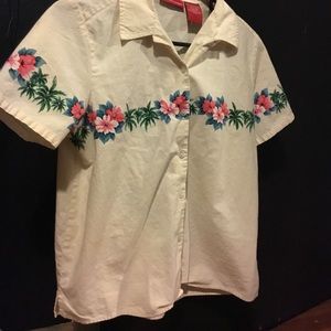 Very cute Hawaiian short sleeve  🌺
