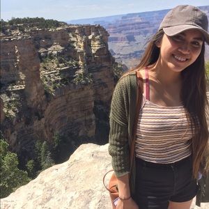 Meet your Posher, Alexis